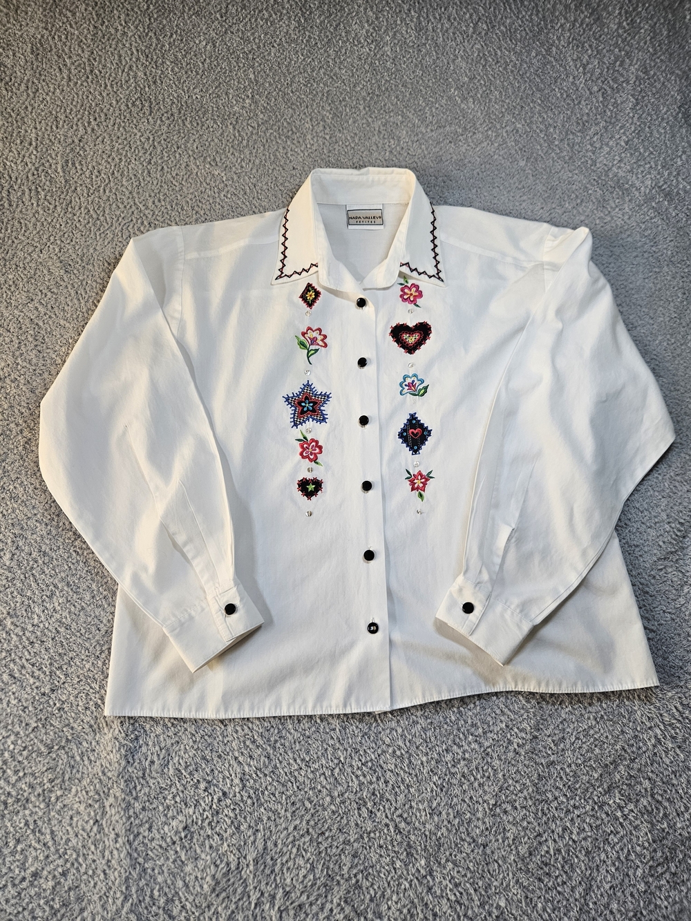 Vintage Napa Valley White Embroidered Button-Down Shirt with Floral Accents